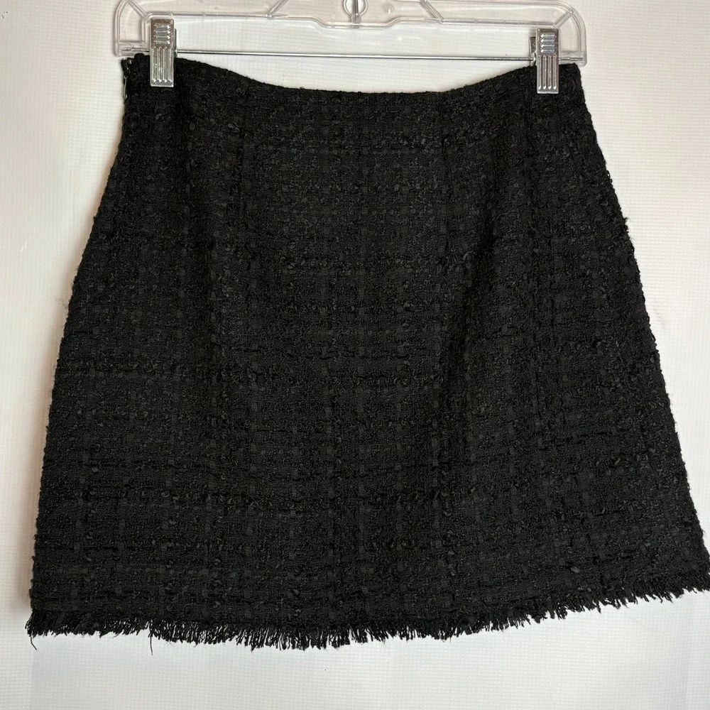 Express Black Tweed Mini Skirt Gold Button Frayed Hem Size 0 Textured Boucle - Picture 5 of 7